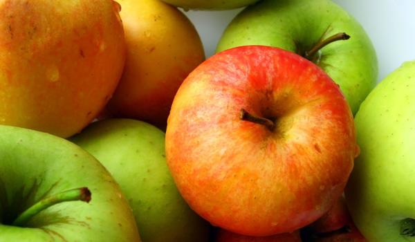 Medicinske zanimljivosti (Male jabuke sadrže više vitamina)